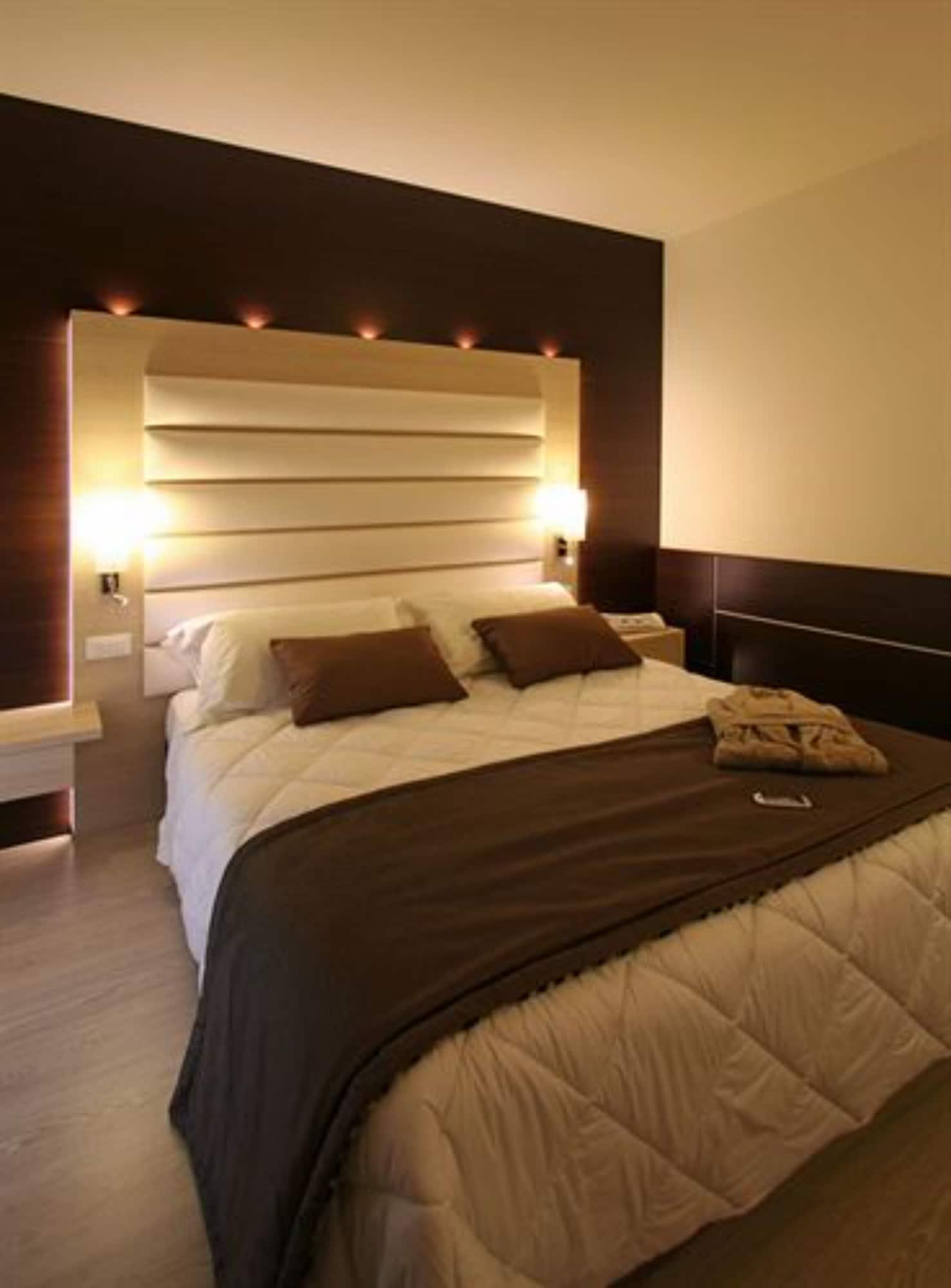 Victoria Hotel 4*
